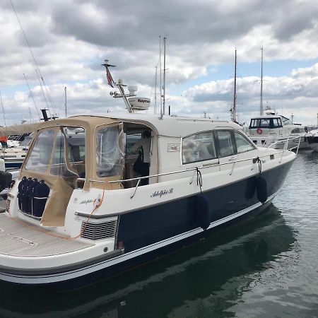 Hotel Adelphi B A Delightful 6 Berth Boat Lymington Exterior foto